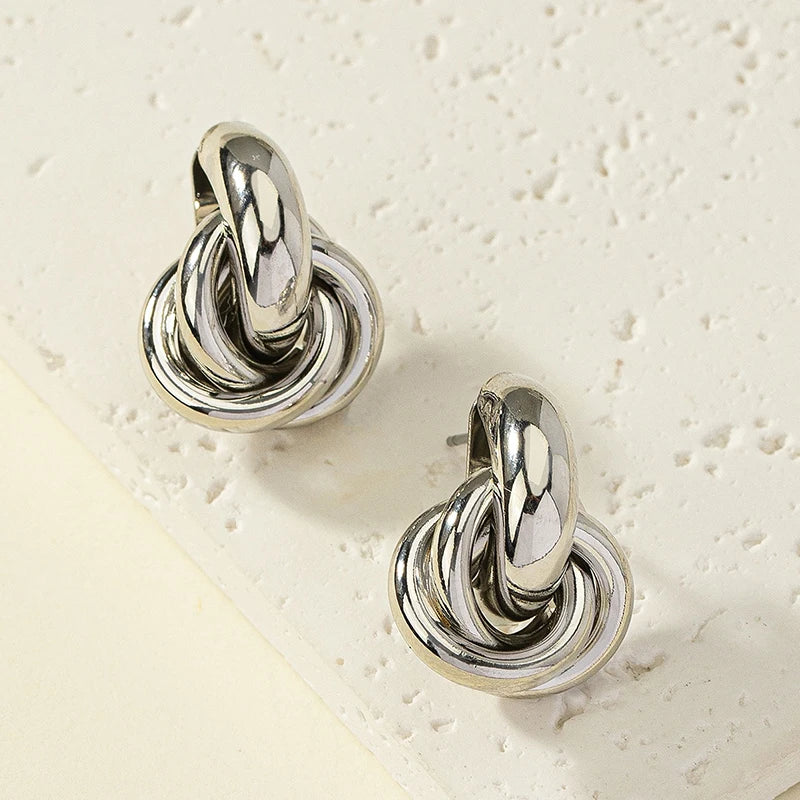 DYLAN KNOT EARRING